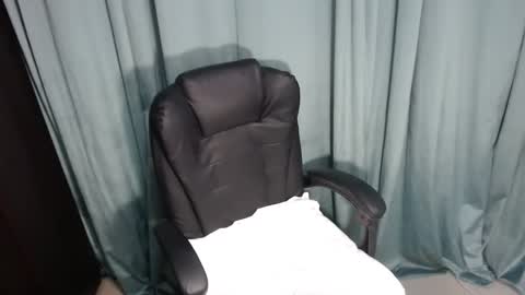 Snapshot of mojjo_erika chatting on March 1, 8:56 am erika online show from March 1, 8:56 am