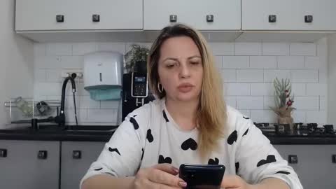 Snapshot of mojjo_erika chatting on February 17, 1:11 pm erika online show from February 17, 1:11 pm