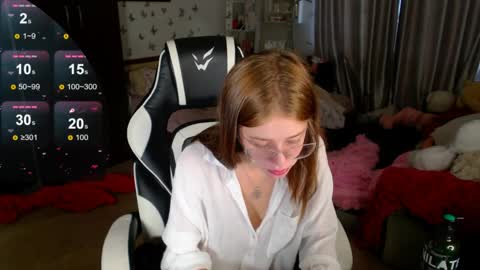 Molly Prvt is open online show from April 12, 7:55 am