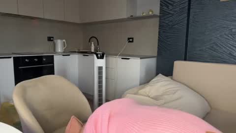 Molly online show from July 31, 2:40 pm