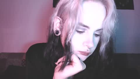 Molly Crow online show from February 19, 12:03 am