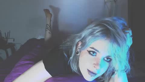 Molly Crow online show from December 5, 5:15 am