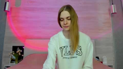 Molly Hunt online show from March 13, 5:09 am