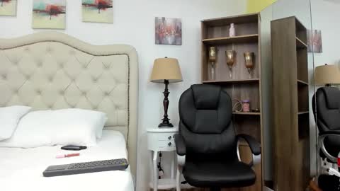 molly_madisson0 online show from February 23, 12:15 pm