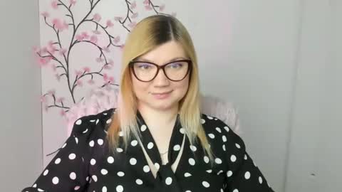 Molly online show from March 6, 1:06 pm