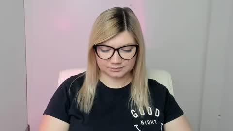 Molly online show from September 30, 11:49 am