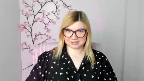 Molly online show from May 15, 4:43 pm