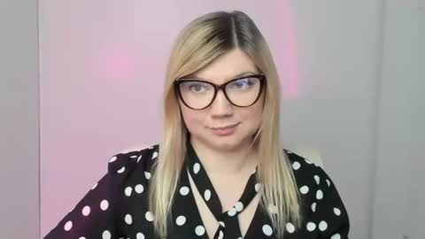 Molly online show from October 22, 12:10 pm