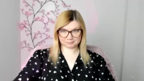 Molly online show from May 3, 11:46 am