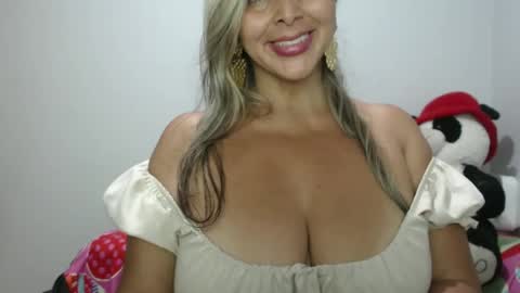 Molly Bunny online show from December 18, 10:24 pm