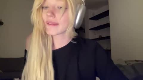 Snapshot of mollycodle chatting on October 4, 7:51 pm Goddess Katherine online show from October 4, 7:51 pm