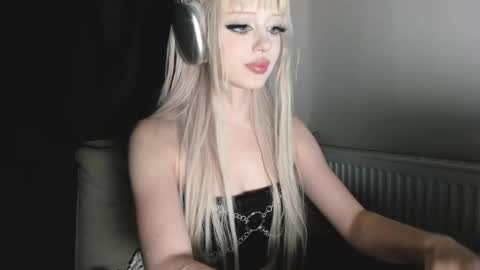 Snapshot of mollycodle chatting on February 4, 6:17 pm Goddess Katherine online show from February 4, 6:17 pm