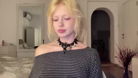 Snapshot of mollycodle chatting on September 15, 8:05 pm Goddess Katherine online show from September 15, 8:05 pm