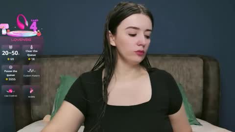 Molly online show from October 27, 8:32 am