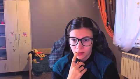  KIRA  online show from December 2, 2:57 am