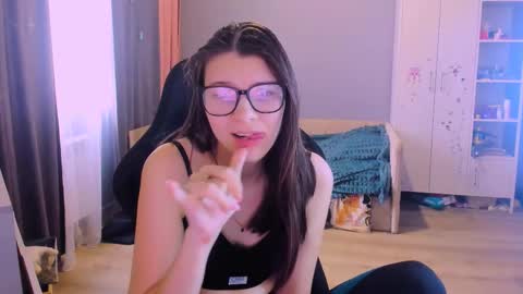  KIRA  online show from March 19, 3:11 am