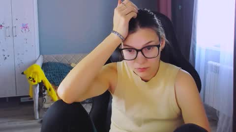  KIRA  online show from February 16, 7:19 am