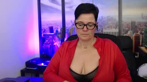 Snapshot of mollysun chatting on December 20, 6:24 pm MollySun Nina Randmann online show from December 20, 6:24 pm