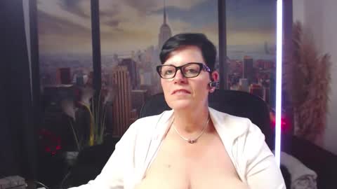 Snapshot of mollysun chatting on September 23, 5:44 pm MollySun Nina Randmann online show from September 23, 5:44 pm