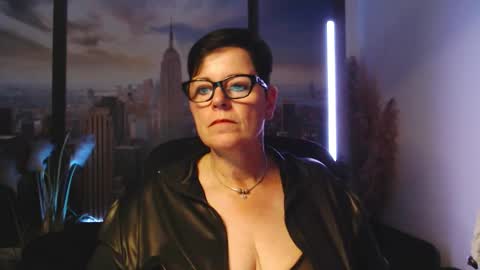 Snapshot of mollysun chatting on September 8, 6:07 pm MollySun Nina Randmann online show from September 8, 6:07 pm