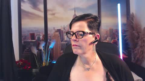 Snapshot of mollysun chatting on September 9, 6:08 pm MollySun Nina Randmann online show from September 9, 6:08 pm