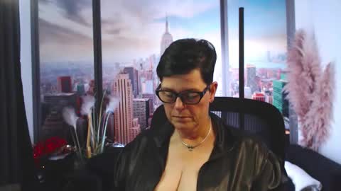 Snapshot of mollysun chatting on October 10, 6:13 pm MollySun Nina Randmann online show from October 10, 6:13 pm