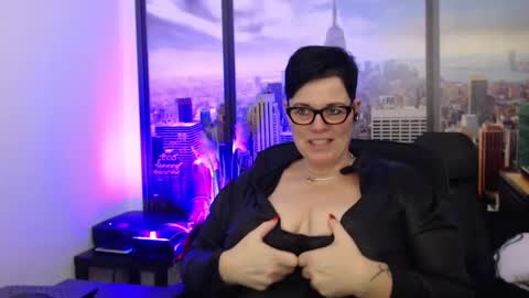 Snapshot of mollysun chatting on December 17, 5:58 pm MollySun Nina Randmann online show from December 17, 5:58 pm