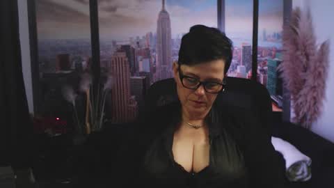 Snapshot of mollysun chatting on October 7, 6:01 pm MollySun Nina Randmann online show from October 7, 6:01 pm