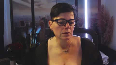 Snapshot of mollysun chatting on October 4, 5:17 pm MollySun Nina Randmann online show from October 4, 5:17 pm