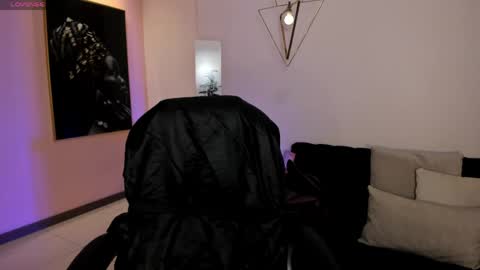 Molly Sunders online show from June 5, 8:26 pm