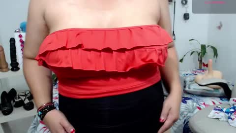 Snapshot of mom_17 chatting on October 2, 9:42 pm Celeste online show from October 2, 9:42 pm