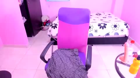 Snapshot of mommy_whore_slut chatting on October 4, 9:19 pm call me slut online show from October 4, 9:19 pm