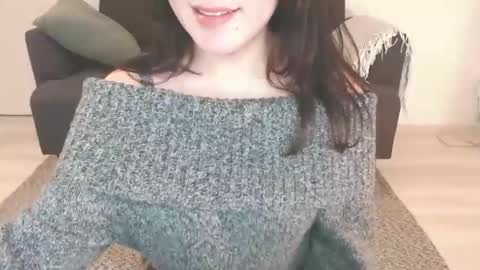 Snapshot of momo612238 chatting on December 7, 12:45 pm Momo online show from December 7, 12:45 pm