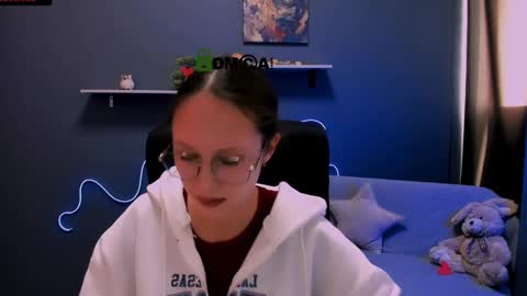 Snapshot of mona_cloud chatting on March 7, 9:29 am Mona online show from March 7, 9:29 am
