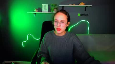 Snapshot of mona_cloud chatting on October 16, 8:11 pm Mona online show from October 16, 8:11 pm