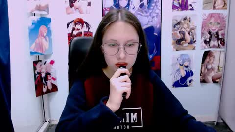 Snapshot of mona_cloud chatting on March 9, 9:24 am Mona online show from March 9, 9:24 am