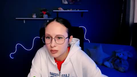 Snapshot of mona_cloud chatting on March 5, 9:38 am Mona online show from March 5, 9:38 am