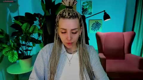 monicariley online show from June 19, 9:02 am