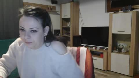 Snapshot of montserrat123 chatting on February 11, 6:01 pm Monse online show from February 11, 6:01 pm
