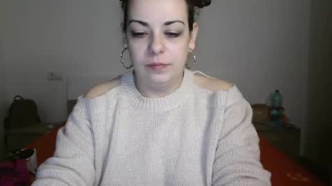 Snapshot of montserrat123 chatting on February 9, 5:33 pm Monse online show from February 9, 5:33 pm