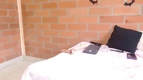 Luisa online show from October 31, 3:49 pm