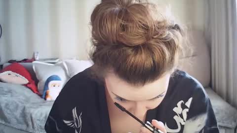 moodiemira online show from March 20, 1:05 pm