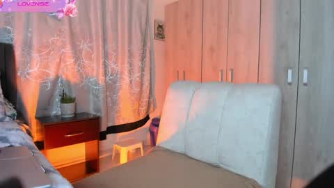 moollly_ online show from October 15, 1:19 am