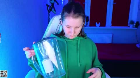 Lola online show from November 11, 3:09 pm