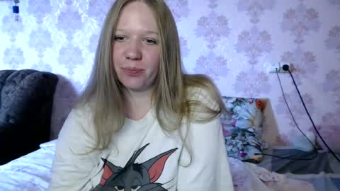 moon_linght000 online show from June 17, 9:10 am