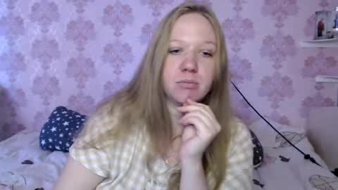 moon_linght000 online show from August 9, 7:01 am