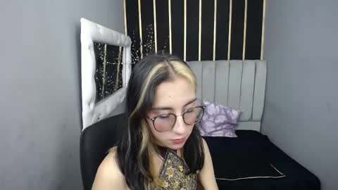 MOON SHUT online show from March 14, 7:26 pm