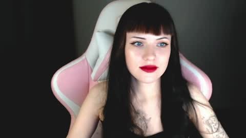  sophie  online show from April 19, 6:10 pm