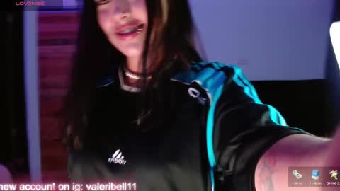 Snapshot of moonbella_bell chatting on January 7, 5:22 am bell online show from January 7, 5:22 am