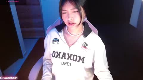 Snapshot of moonbella_bell chatting on December 24, 2:43 am bell online show from December 24, 2:43 am